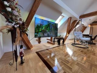 La Luna Rustic Deluxe Apartment with Pool & Jacuzzi, Bikes and Covered Parking - 7