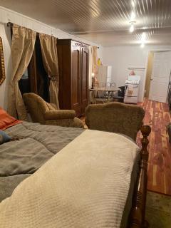 Country Cottage on Large Ky Farm - 3