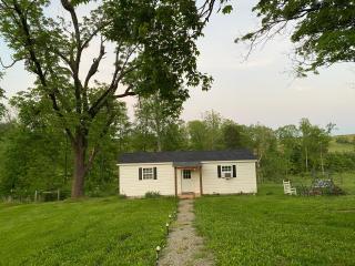 Country Cottage on Large Ky Farm - 0