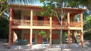 Kitty's Beach House - Placencia Village - 4