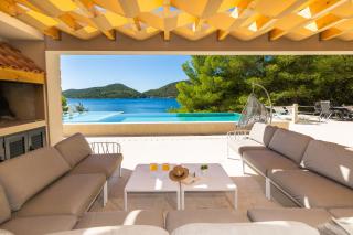Beachfront Villa BrulupeS in secluded bay - Konštari - 5