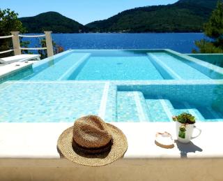 Beachfront Villa BrulupeS in secluded bay - Konštari - 3