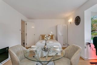 Aryas Apartments London - Edgware - 6
