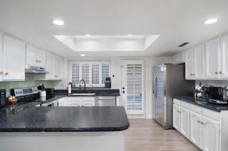 Large Pool With Diving Board, Remodeled 3bdrm, Near State Farm STDM and More! - Peoria - 1