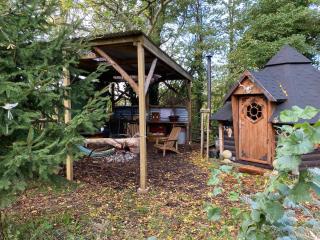 The Hobbit House and Secret Garden - Taunton - 7