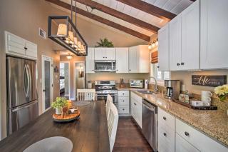 Tree-Lined Twin Peaks Cottage with Custom Stream - Twin Peaks - 4