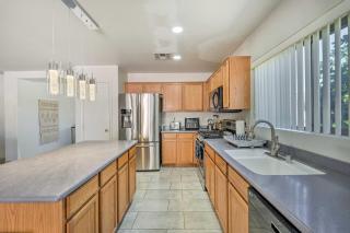 Phoenix Home with Patio, 2 Mi to State Farm Stadium - Phoenix - 3