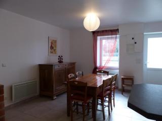 Maison rénovée avec cour privée, proche de Gannat, 3 chambres, animaux acceptés, équipements modernes. - FR-1-489-37 - Poëzat - 7