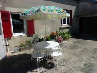 Maison rénovée avec cour privée, proche de Gannat, 3 chambres, animaux acceptés, équipements modernes. - FR-1-489-37 - Poëzat - 6