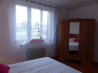 Maison rénovée avec cour privée, proche de Gannat, 3 chambres, animaux acceptés, équipements modernes. - FR-1-489-37 - Poëzat - 1