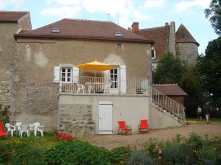 Maison indépendante avec terrasse, WIFI, jardin, proche château - FR-1-489-70 - Ébreuil - 0