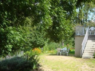 Maison indépendante avec terrasse, WIFI, jardin, proche château - FR-1-489-70 - Ébreuil - 3