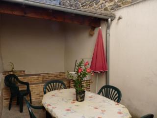 Maison en pierres rénovée avec patio, proche Vichy, 3 chambres, BBQ, TV, Wifi, animaux bienvenus. - FR-1-489-191 - Ferrières-sur-Sichon - 1