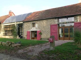 Fermette rénovée avec charme, 4 chambres, jardin, poêle bois, internet, animaux acceptés - FR-1-489-246 - Beaune dʼAllier - 1