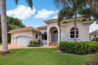 Home with pool/spa, ping pong and steps to beach/food - 0