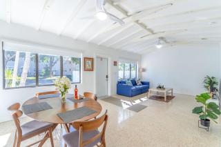 Renovated Apts with Kitchen, Fast WiFi, Smart TV, Roku & Pool Onsite 4 mi to Surfside Beach - 7