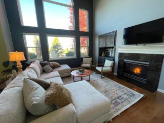 Family-friendly Home on Boyd Lake, Gorgeous Views! - 3