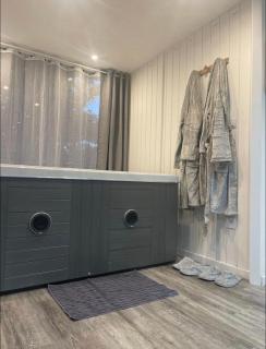 Charmant chalet cocooning avec Jacuzzi - Arthon - 6