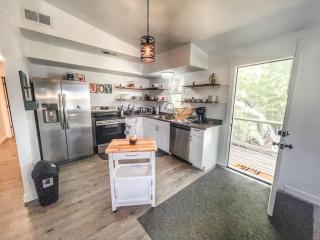 Bamboo Breeze - Sleeps 6 - Pet-Friendly - Canyon Lake - 3