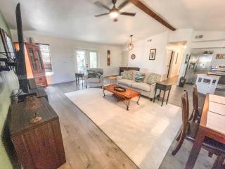 Bamboo Breeze - Sleeps 6 - Pet-Friendly - Canyon Lake - 2
