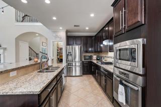Cozy and Fun Luxury Family Home! - Pflugerville - 8