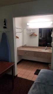 Hotel King Bed Hotel Room 110 Wi-Fi Booking - 2