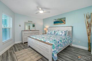 Dog Friendly Home wPrivate Fenced Yard, Garage & Fire Pit STEPS to the Beach! - New Smyrna Beach - 7