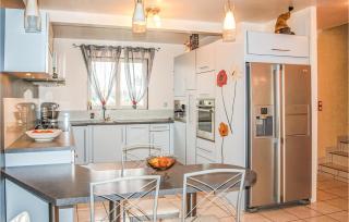 Stunning Home In Pommeret With Sauna - 4