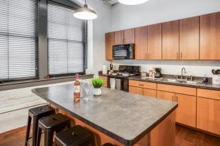 NY Style Centric Loft with King Bed by Park ave - Rochester - 6