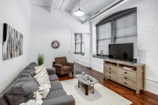NY Style Centric Loft with King Bed by Park ave - Rochester - 0