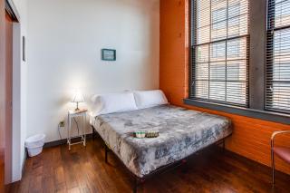 NY Style Centric Loft with King Bed by Park ave - Rochester - 4
