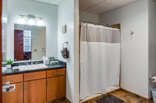 NY Style Centric Loft with King Bed by Park ave - Rochester - 3