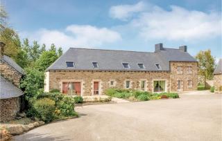 Stunning Home In St Martin Des Pres - 0