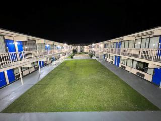 James River Inn & Suites - 0