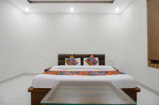 FabHotel Yuvan - 8