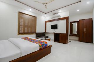 FabHotel Yuvan - 6