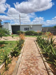 Volgenoeg Self Catering Cottage - Oudtshoorn - 0