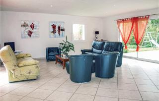 Stunning Home In St Martin Des Pres - 7