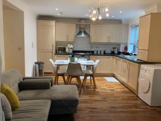 Centra St albans city 2bedRoom 2 shower ROOM APT free parink - Saint Albans - 0