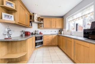 SPACIOUS DETACHED 5 Bedroom4 Bathroom WIFI Parking - Newcastle under Lyme - 6