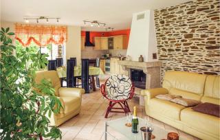 Beautiful Home In St Martin Des Pres - Ville Morvan - 8