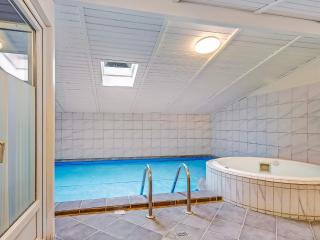 8 person holiday home in Oksbøl - Øster Vrøgum - 8