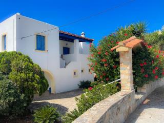 Green Parrot Apartments - 0