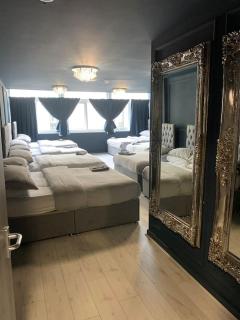 Unique city centre DJ apartment - sleeps 20 - Liverpool - 3