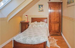 4 Bedroom Lovely Home In Langueux - 2