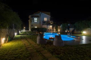 Villa Ifigeneia Private Hot Tub Rooms - 1