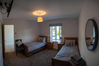 Country Crabtree Bungalow with large wild garden - 1