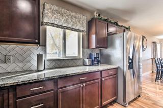 Cozy Retreat with Yard Space about 11 Mi to Longmont! - - 2