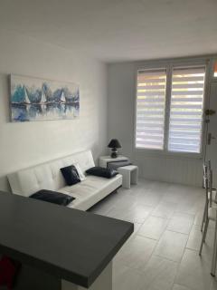 TRÈS BEL APPARTEMENT ENTIÈREMENT RÉNOVÉ - Empuriabrava - 2