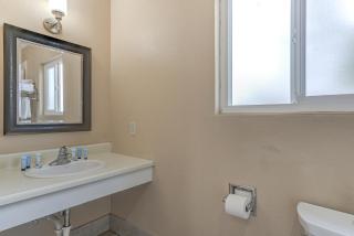 Shasta Pines Motel & Suites - Burney - 6